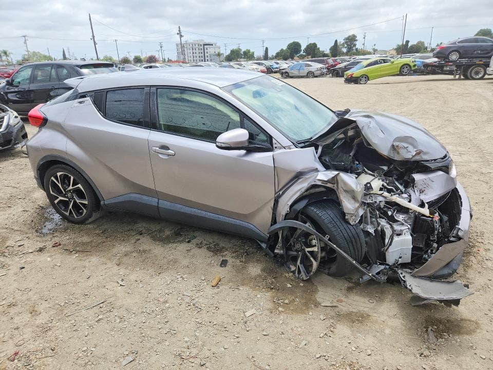 2019 TOYOTA C-HR XLE 4