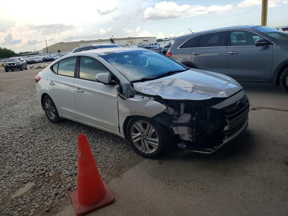 2020 HYUNDAI ELANTRA SEL 4