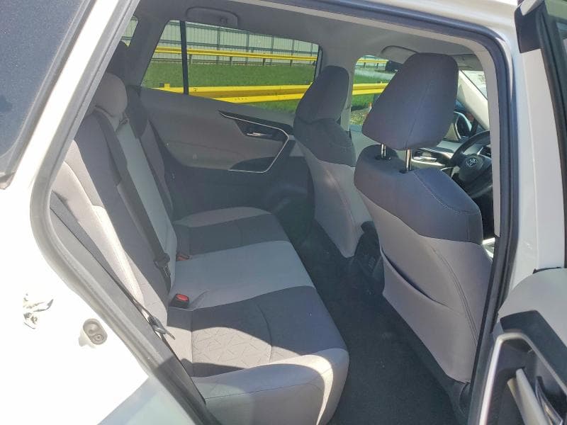 2021 TOYOTA RAV4 XLE 10