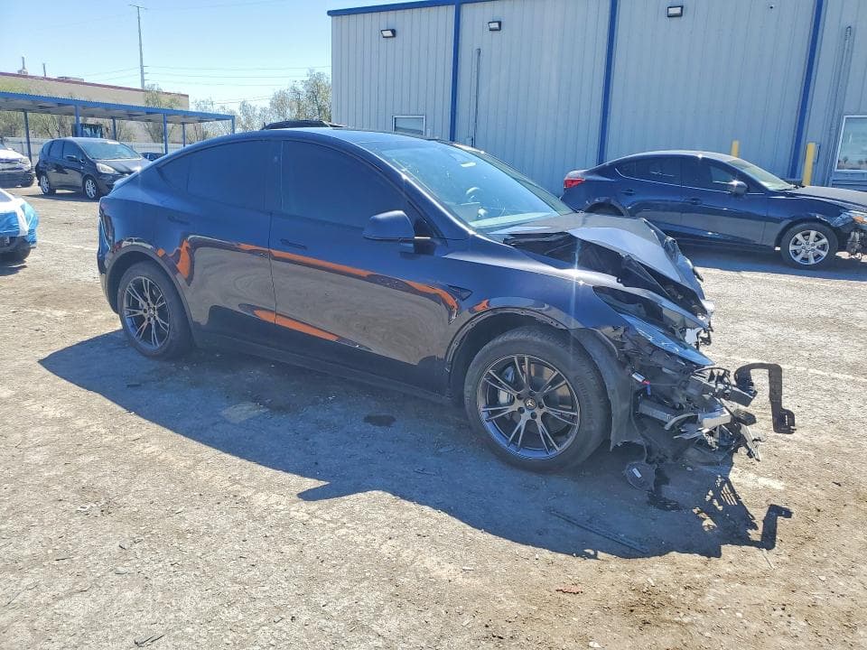 2024 TESLA MODEL Y 4