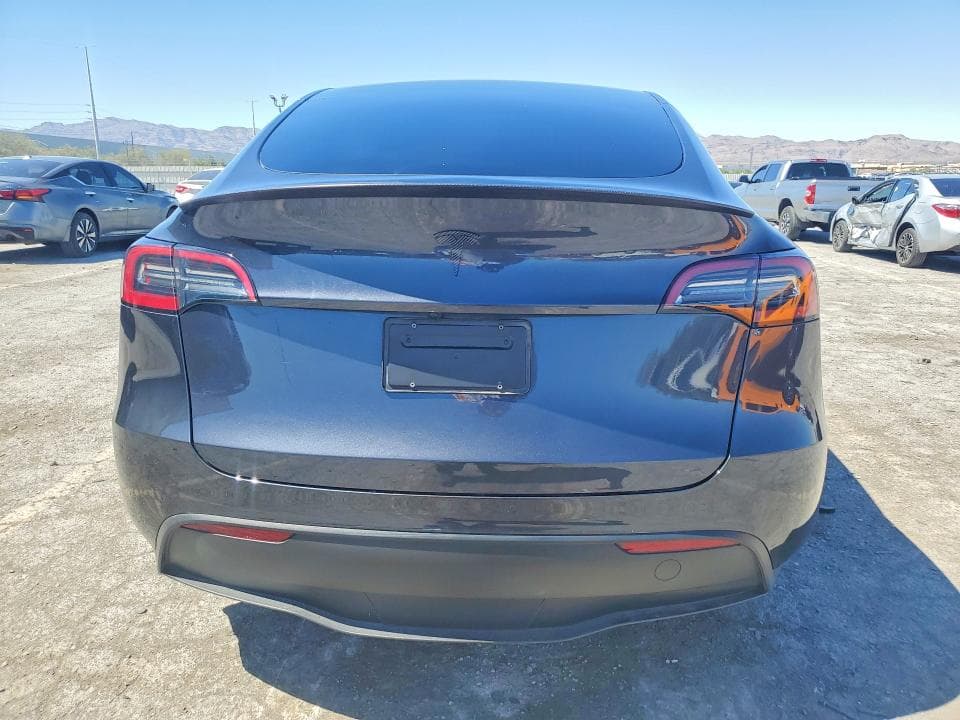 2024 TESLA MODEL Y 6