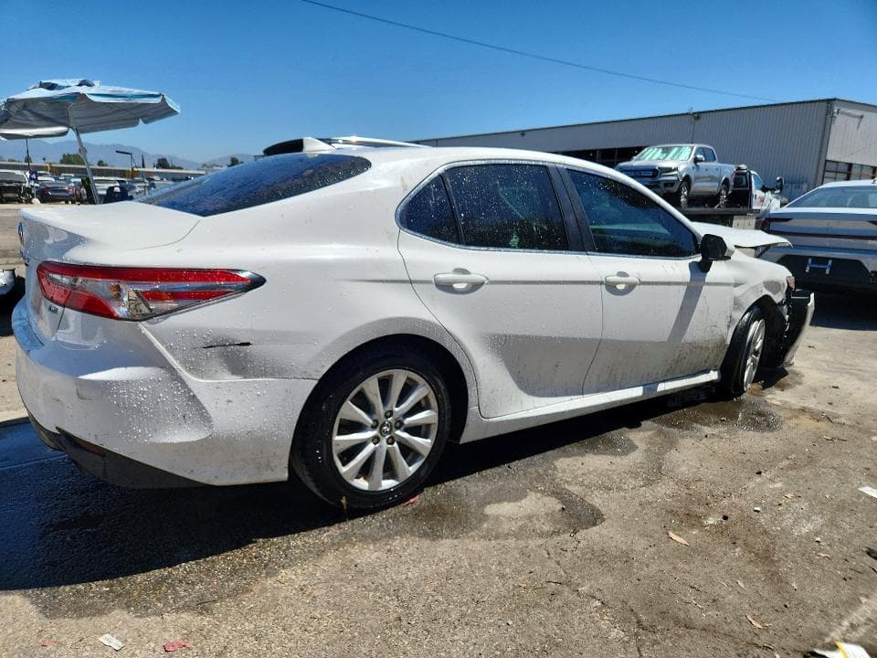 2020 TOYOTA CAMRY LE 3