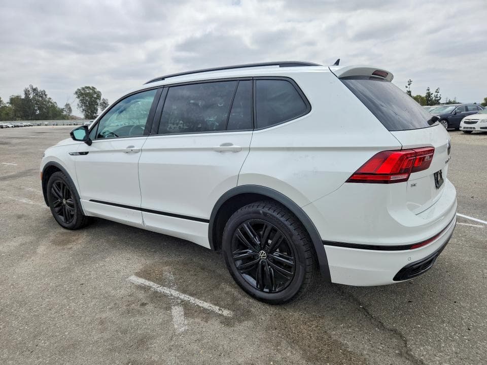 2022 VOLKSWAGEN TIGUAN SE R-LINE BLACK 2