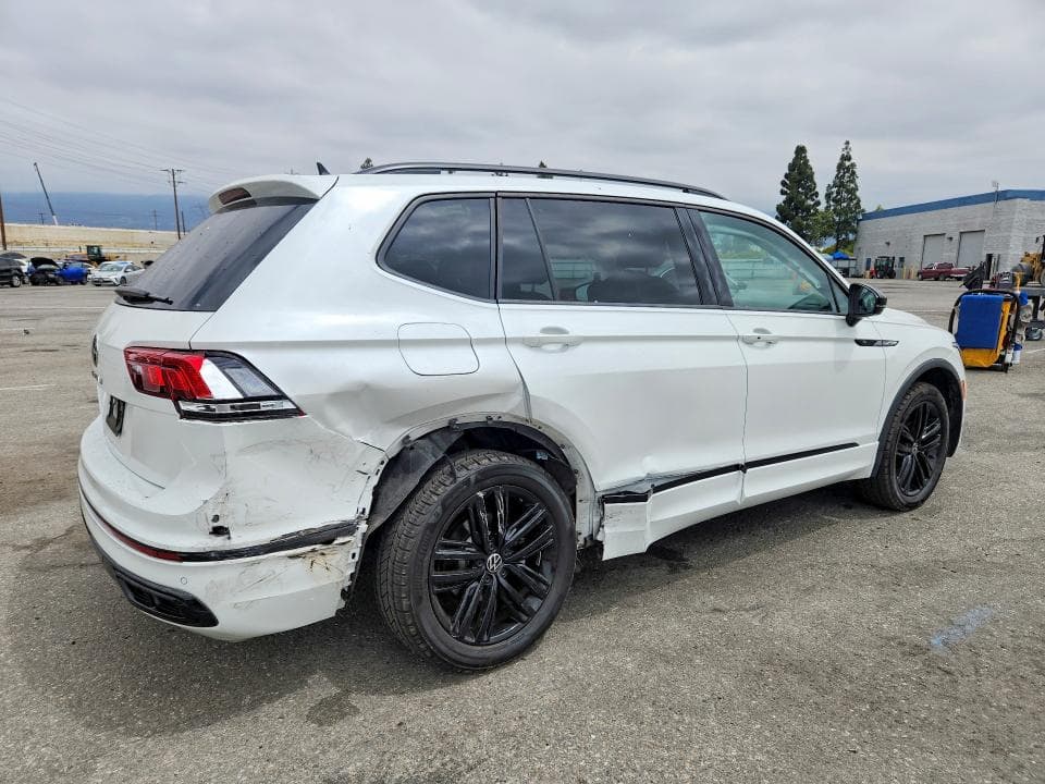 2022 VOLKSWAGEN TIGUAN SE R-LINE BLACK 3