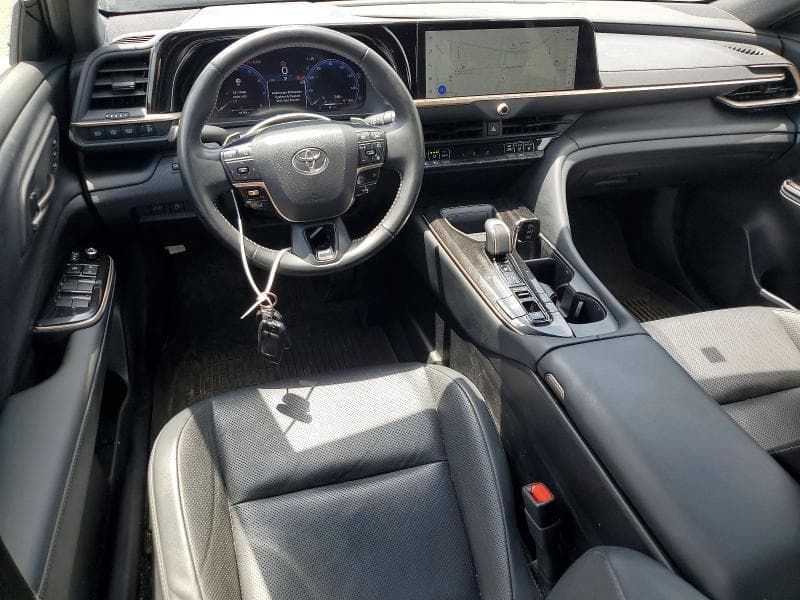 2025 TOYOTA CROWN SIGNIA XLE 8