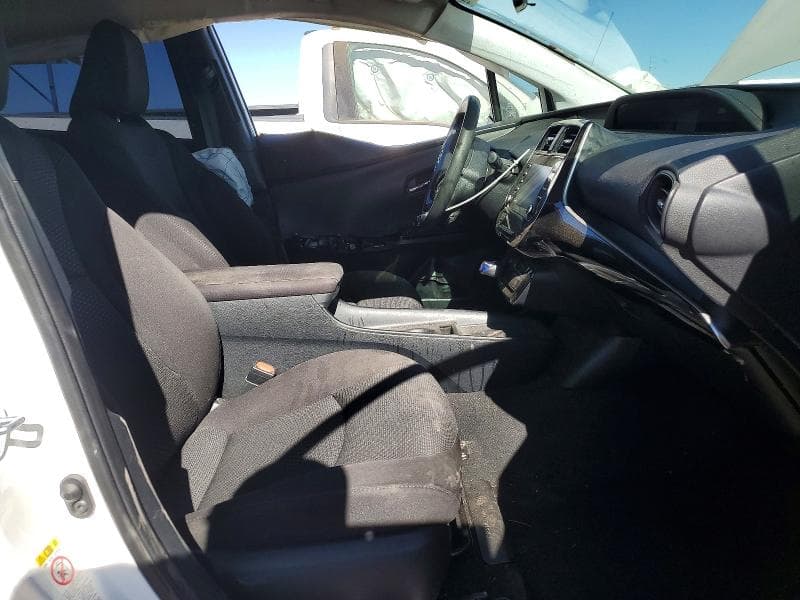 2021 TOYOTA PRIUS LE 7