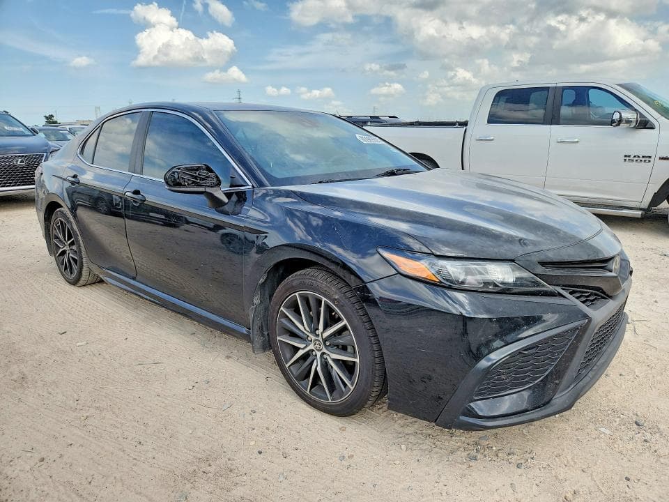 2021 TOYOTA CAMRY SE 4