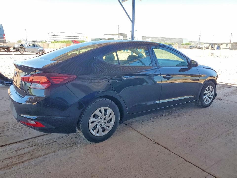 2019 HYUNDAI ELANTRA SE 3