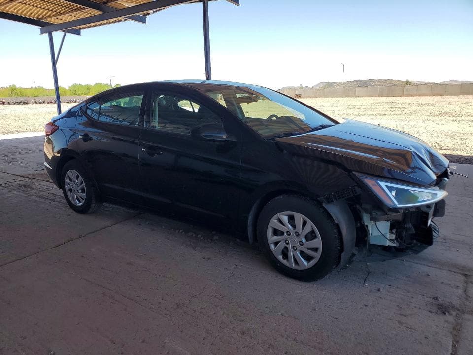 2019 HYUNDAI ELANTRA SE 4