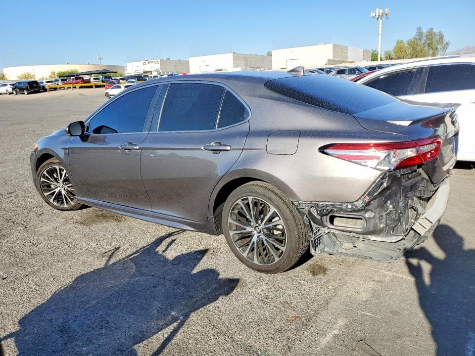 2019 TOYOTA CAMRY SE 2