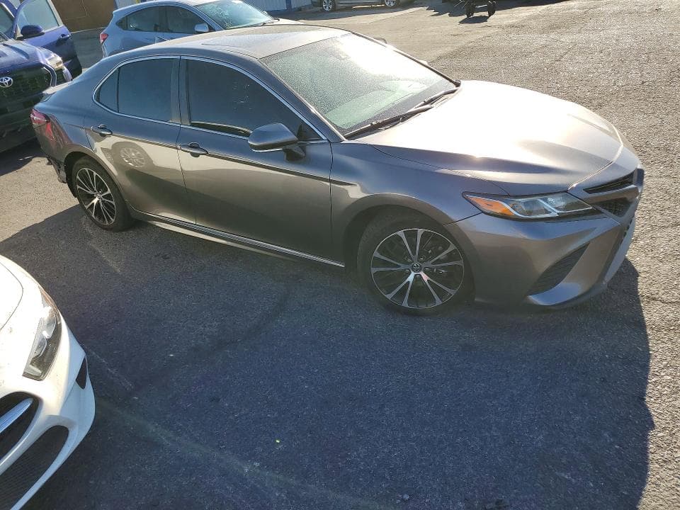 2019 TOYOTA CAMRY SE 4
