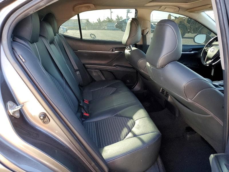 2019 TOYOTA CAMRY SE 10