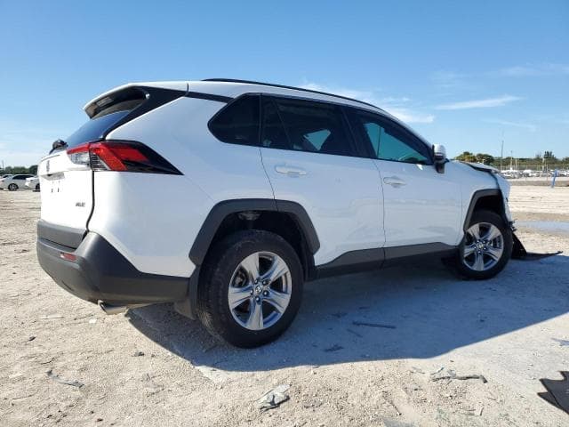 2024 TOYOTA RAV4 XLE 3