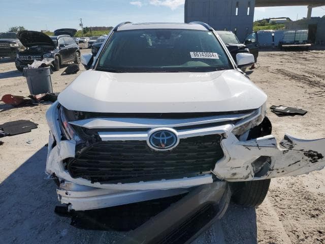 2024 TOYOTA RAV4 XLE 5