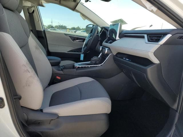 2024 TOYOTA RAV4 XLE 7