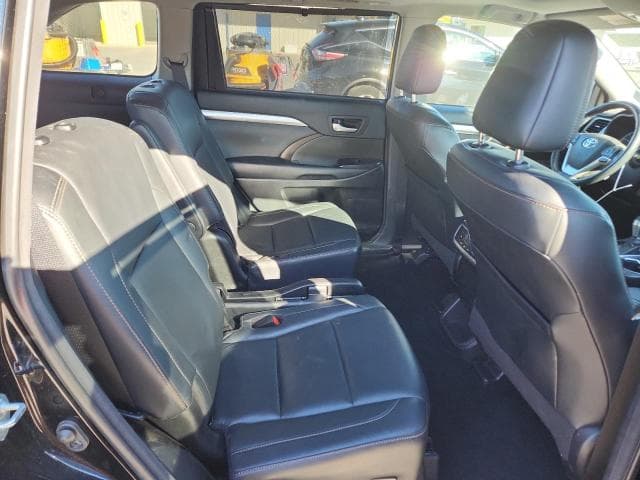 2018 TOYOTA HIGHLANDER SE 11