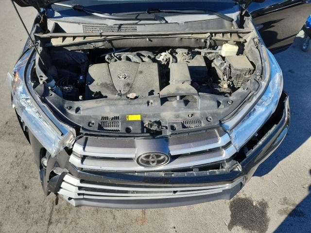 2018 TOYOTA HIGHLANDER SE 12