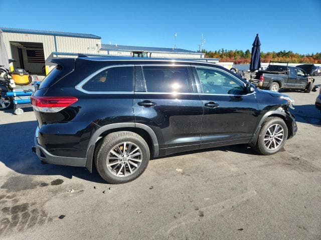 2018 TOYOTA HIGHLANDER SE 3