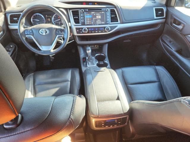 2018 TOYOTA HIGHLANDER SE 8