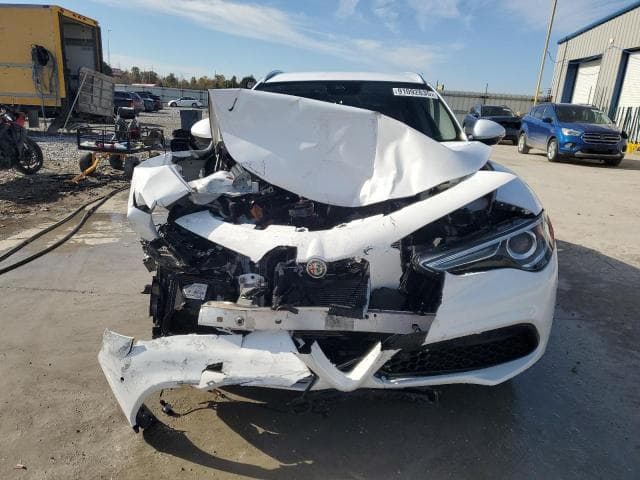 2018 ALFA ROMEO STELVIO 5