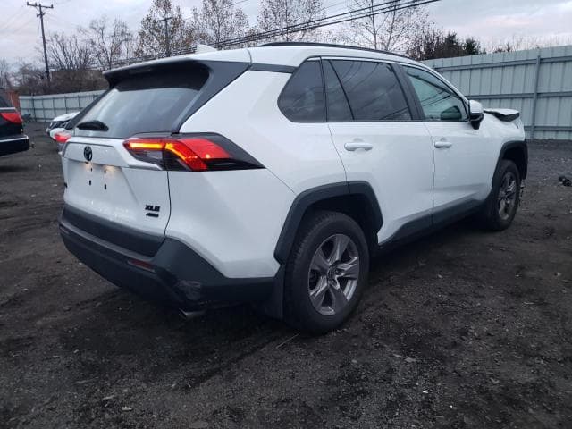 2023 TOYOTA RAV4 XLE 3