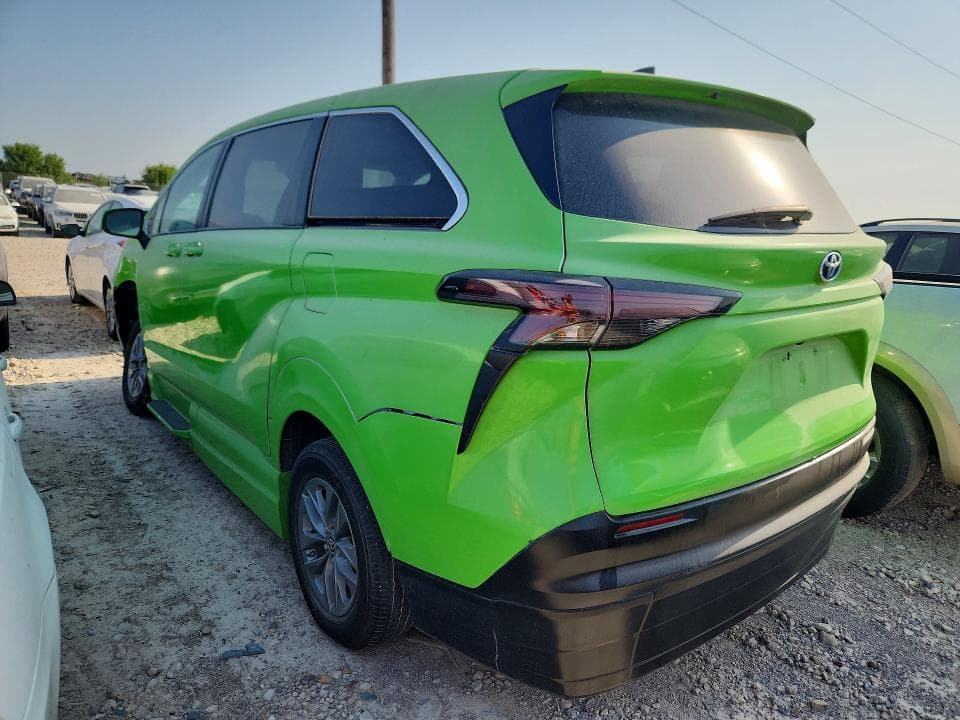 2024 TOYOTA SIENNA LE LE 2