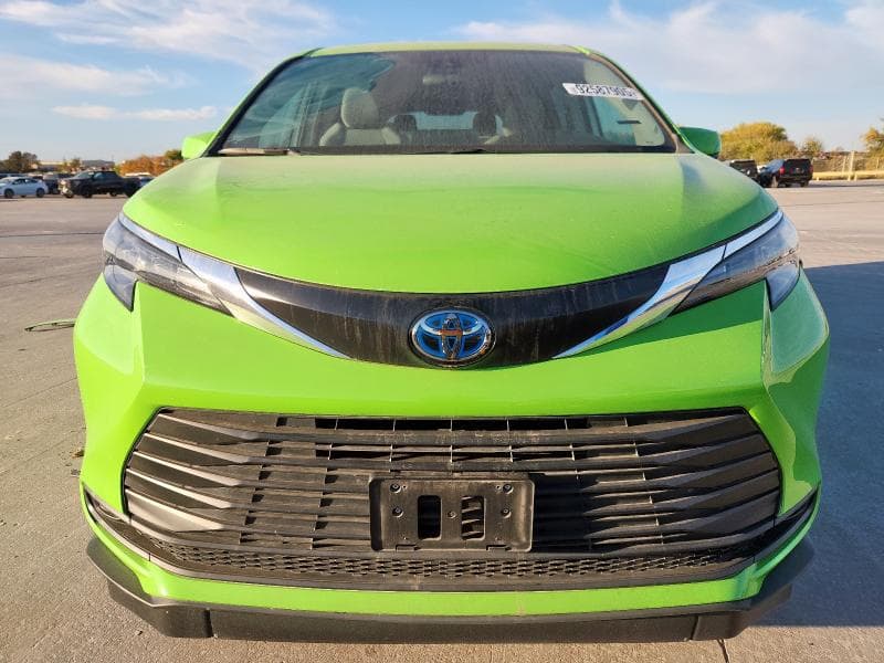2024 TOYOTA SIENNA LE LE 5