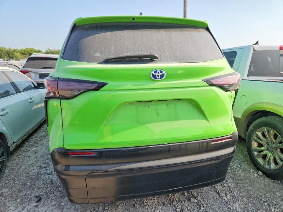 2024 TOYOTA SIENNA LE LE 6