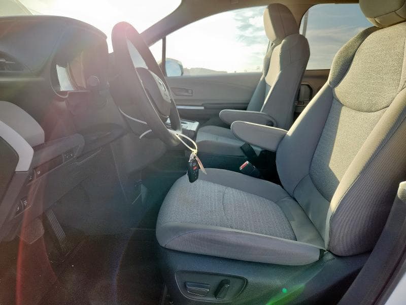 2024 TOYOTA SIENNA LE LE 7