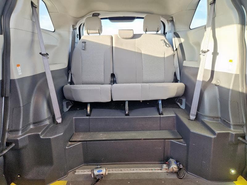 2024 TOYOTA SIENNA LE LE 10