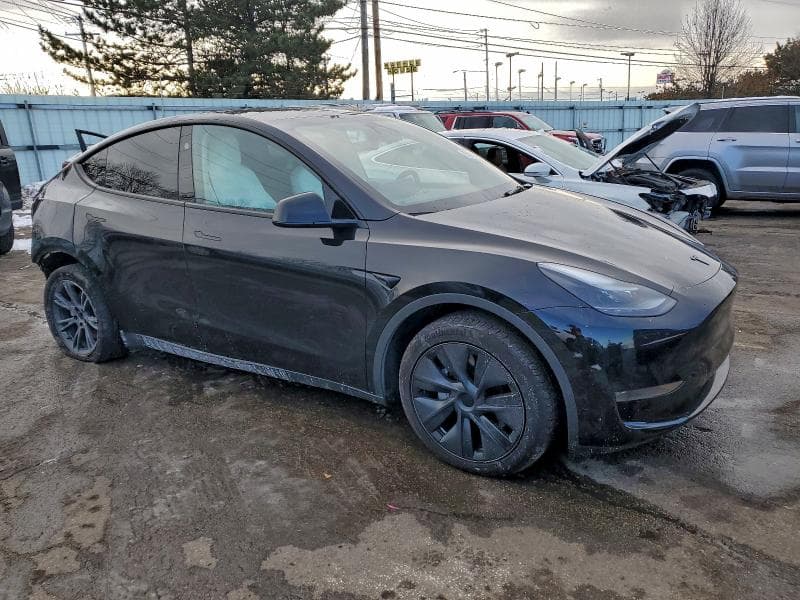 2024 TESLA MODEL Y 4