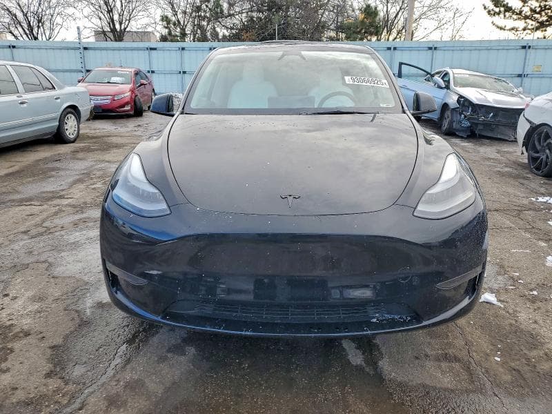2024 TESLA MODEL Y 5