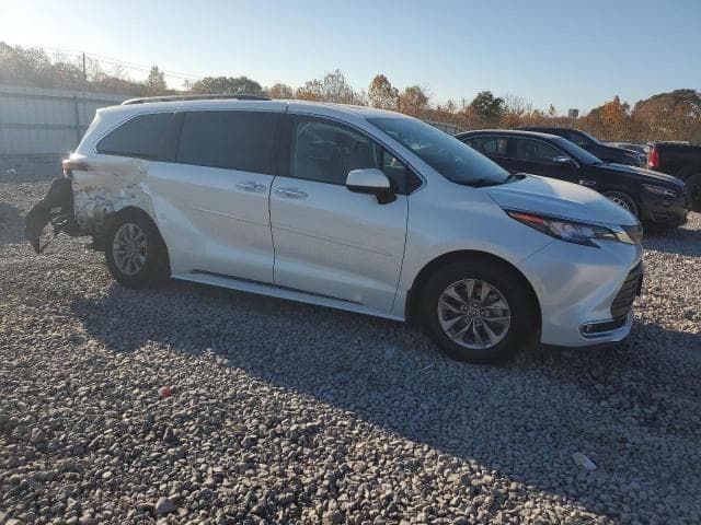 2022 TOYOTA SIENNA XLE XLE 4