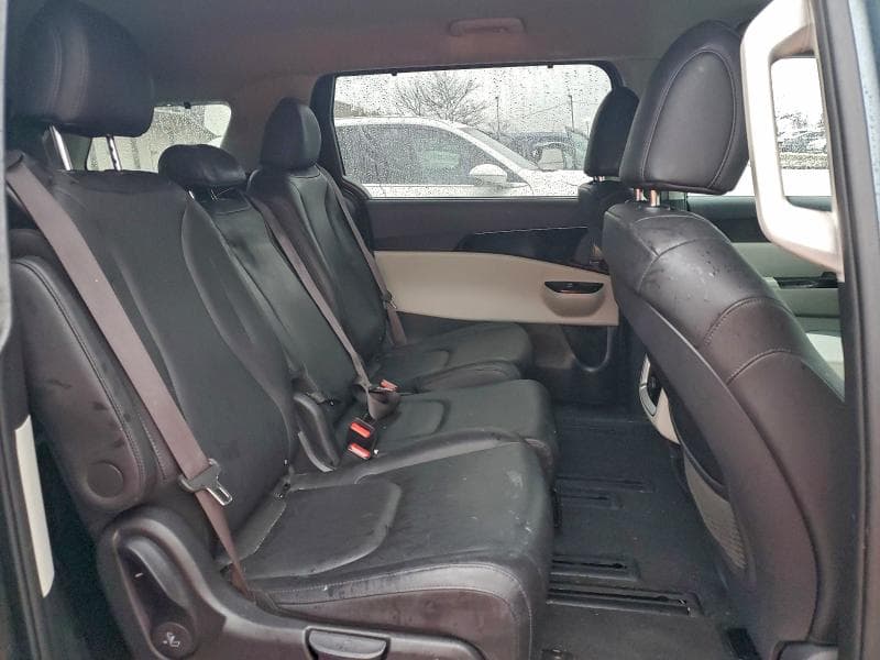 2024 KIA CARNIVAL EX 11