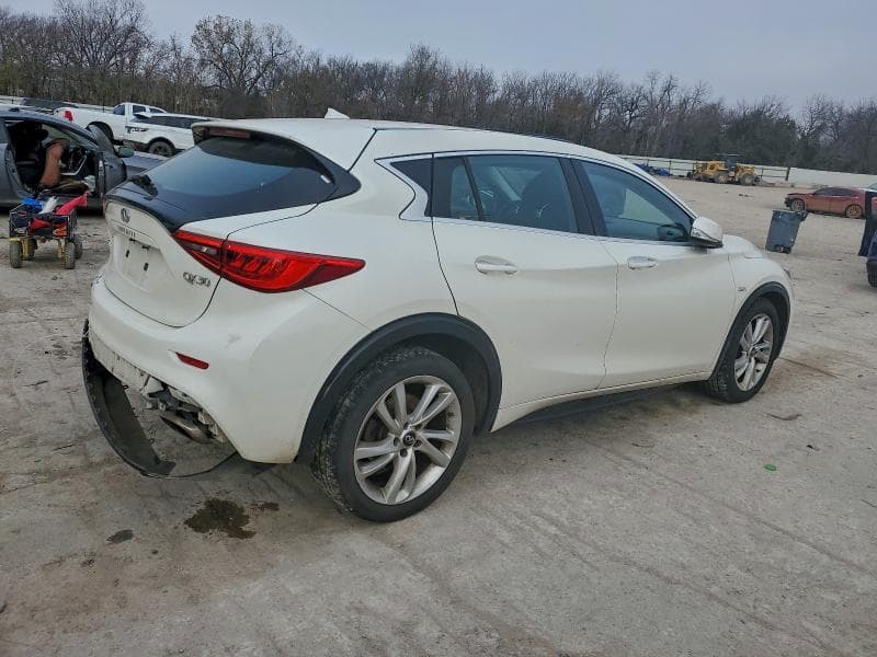 2017 INFINITI QX30 BASE 3