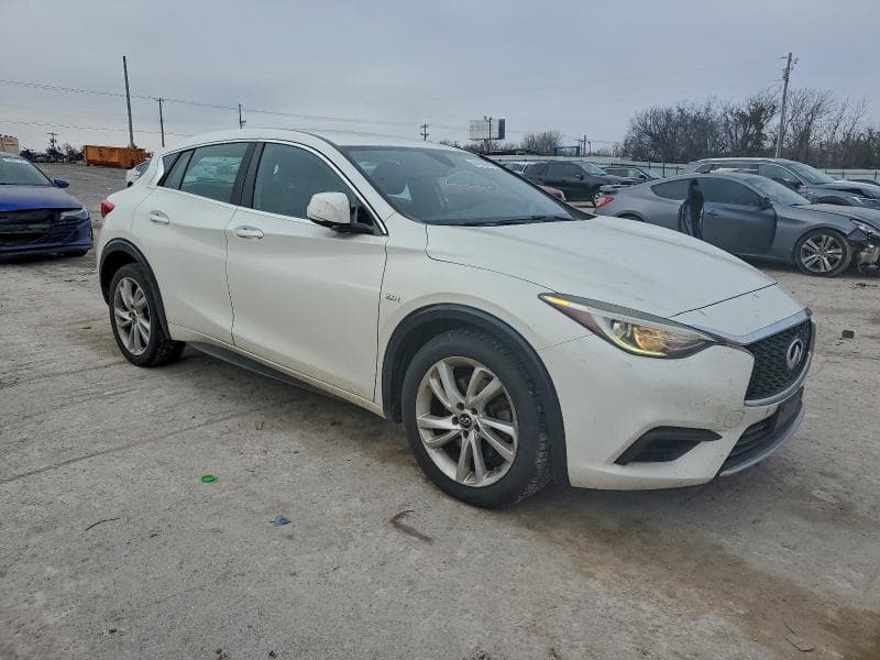 2017 INFINITI QX30 BASE 4