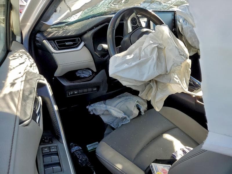 2019 TOYOTA RAV4 LIMITED 8