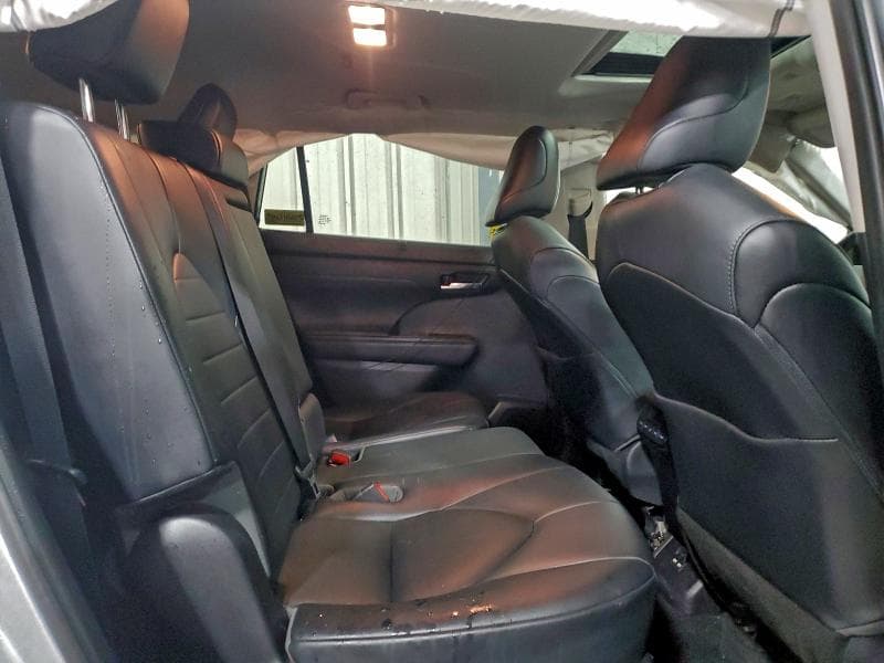 2021 TOYOTA HIGHLANDER HYBRID XLE 11