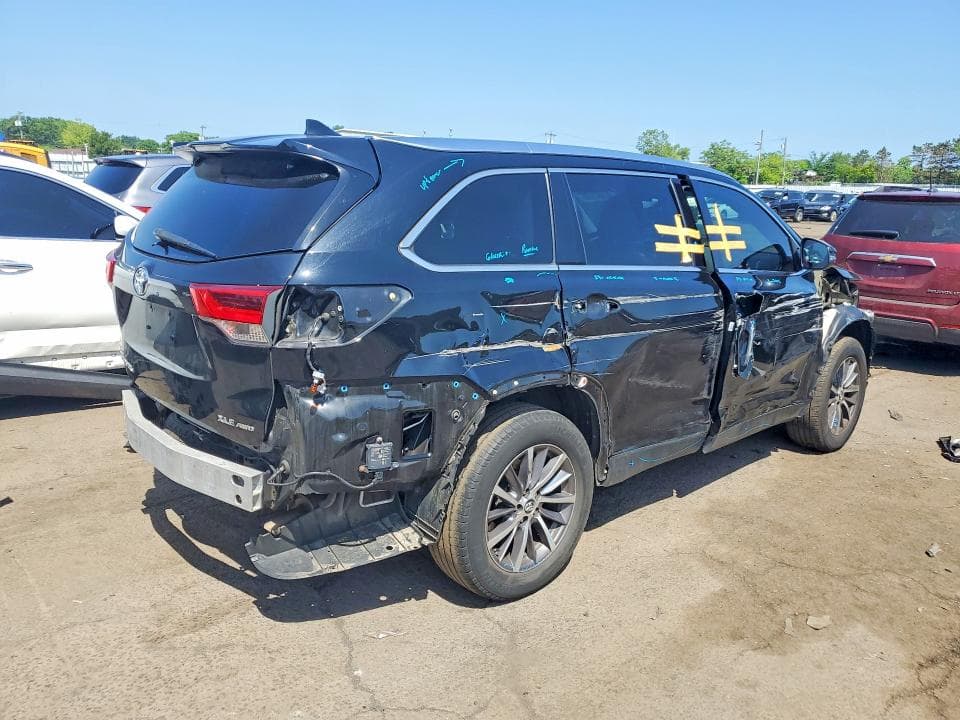 2019 TOYOTA HIGHLANDER XLE 3