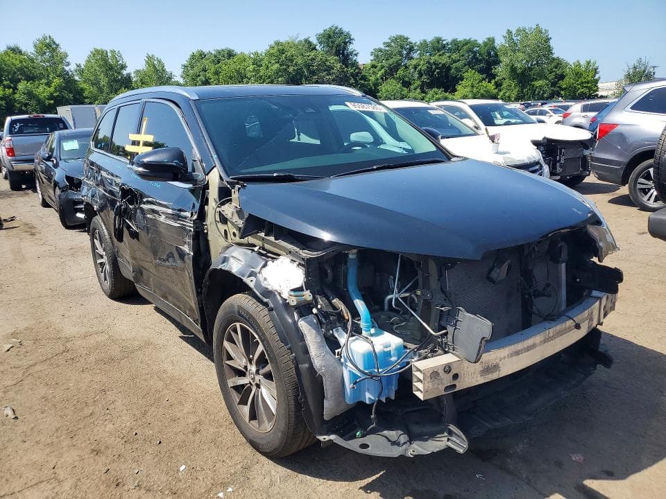 2019 TOYOTA HIGHLANDER XLE 4