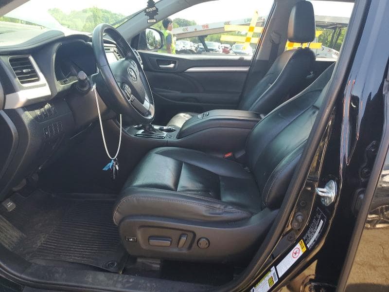 2019 TOYOTA HIGHLANDER XLE 7