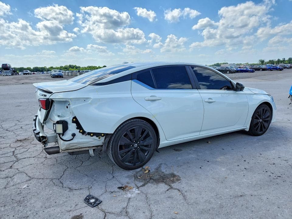 2022 NISSAN ALTIMA SR 3