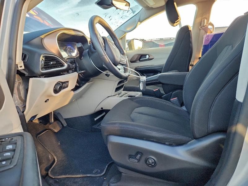 2022 CHRYSLER VOYAGER LX 7