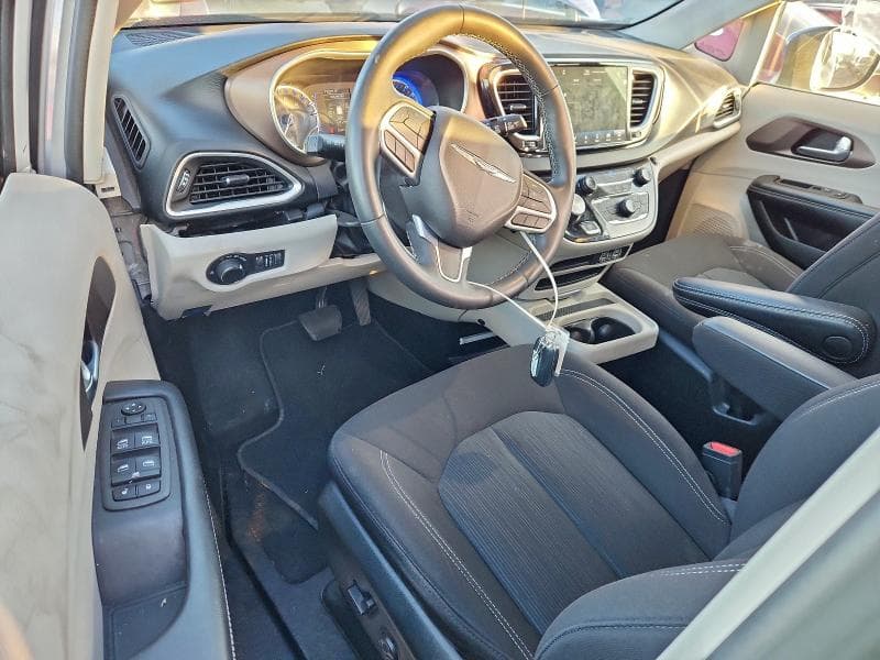 2022 CHRYSLER VOYAGER LX 8