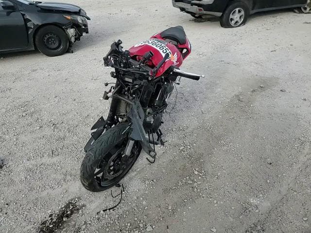 2025 HONDA CBR500 9