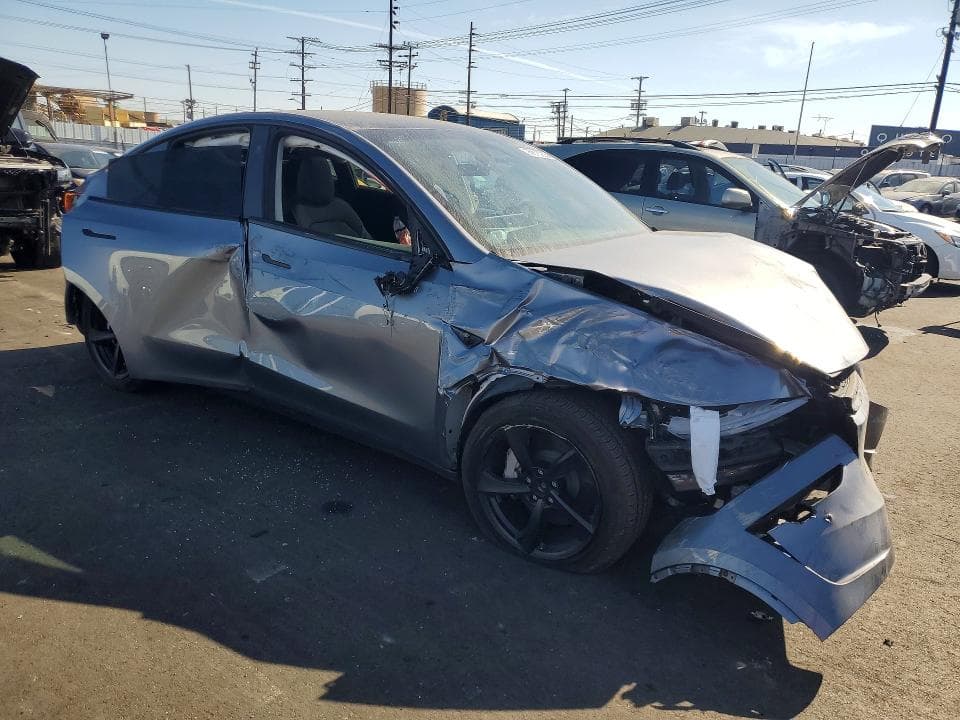 2026 TESLA MODEL Y 4
