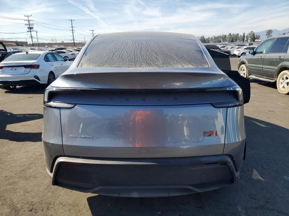 2026 TESLA MODEL Y 6
