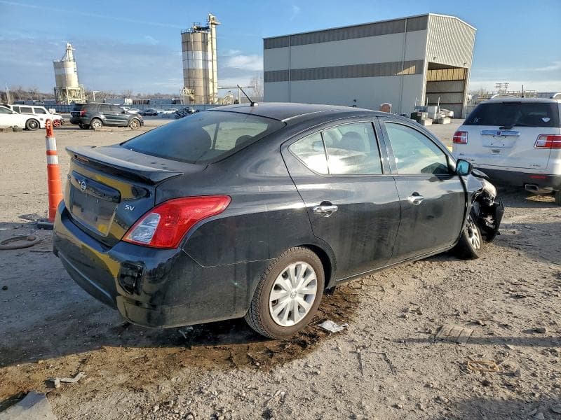 2018 NISSAN VERSA S S 3