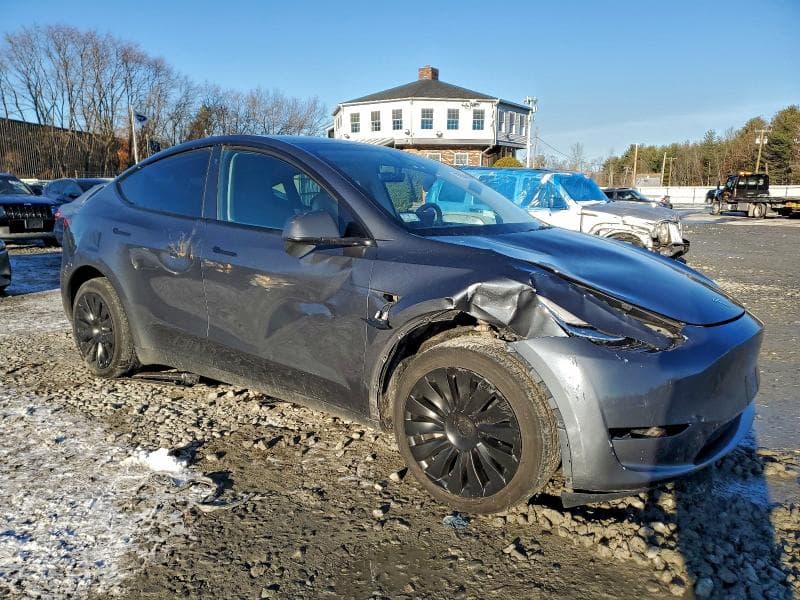 2023 TESLA MODEL Y 4