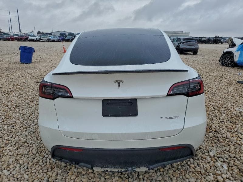 2024 TESLA MODEL Y 6